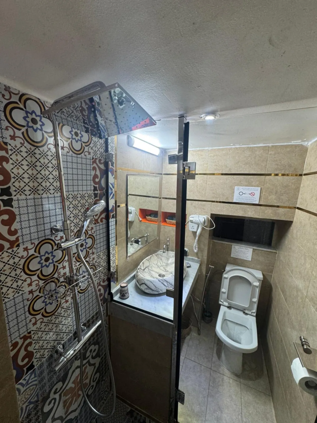 La salle de bains de la chambre Argana, douche