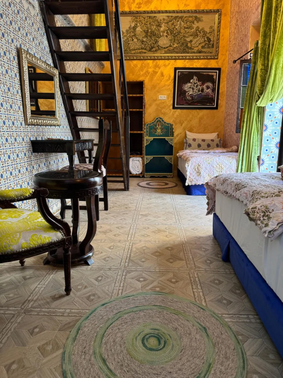 La chambre Jawhara, l’escalier de la mezzanine